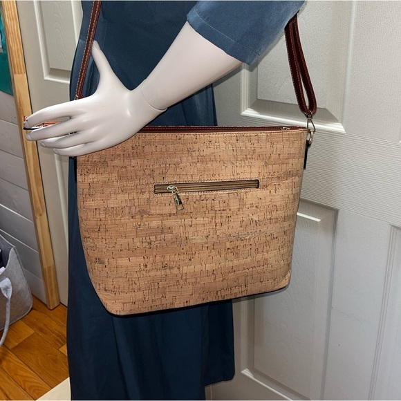 🤎NATURAL CORK – Patterned Cork Crossbody Bag - Picture 8 of 10